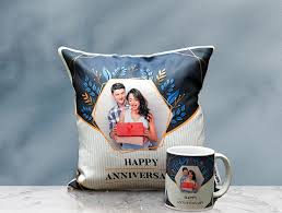 A lovely anniversary personalized combo present