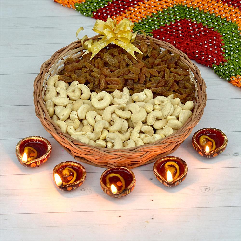 Cashew, Raisin & 5 Diya Gift Set