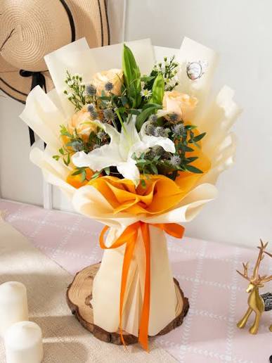 Fascinating White Lilies with Peach Roses Bouquet