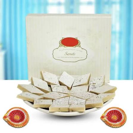 Kaju Katli With Diyas Set