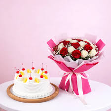 Lovable Red White Roses Bouquet with Pineapple cake