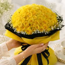 Luxury Bouquet of 100 Yellow Roses