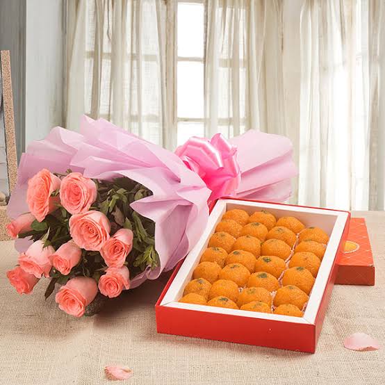 Palatable Motichoor  Ladoo with Wonderful Pink Roses Bouquet