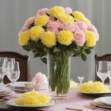 Pink roses and yellow Chrysanthemum united in a vase.