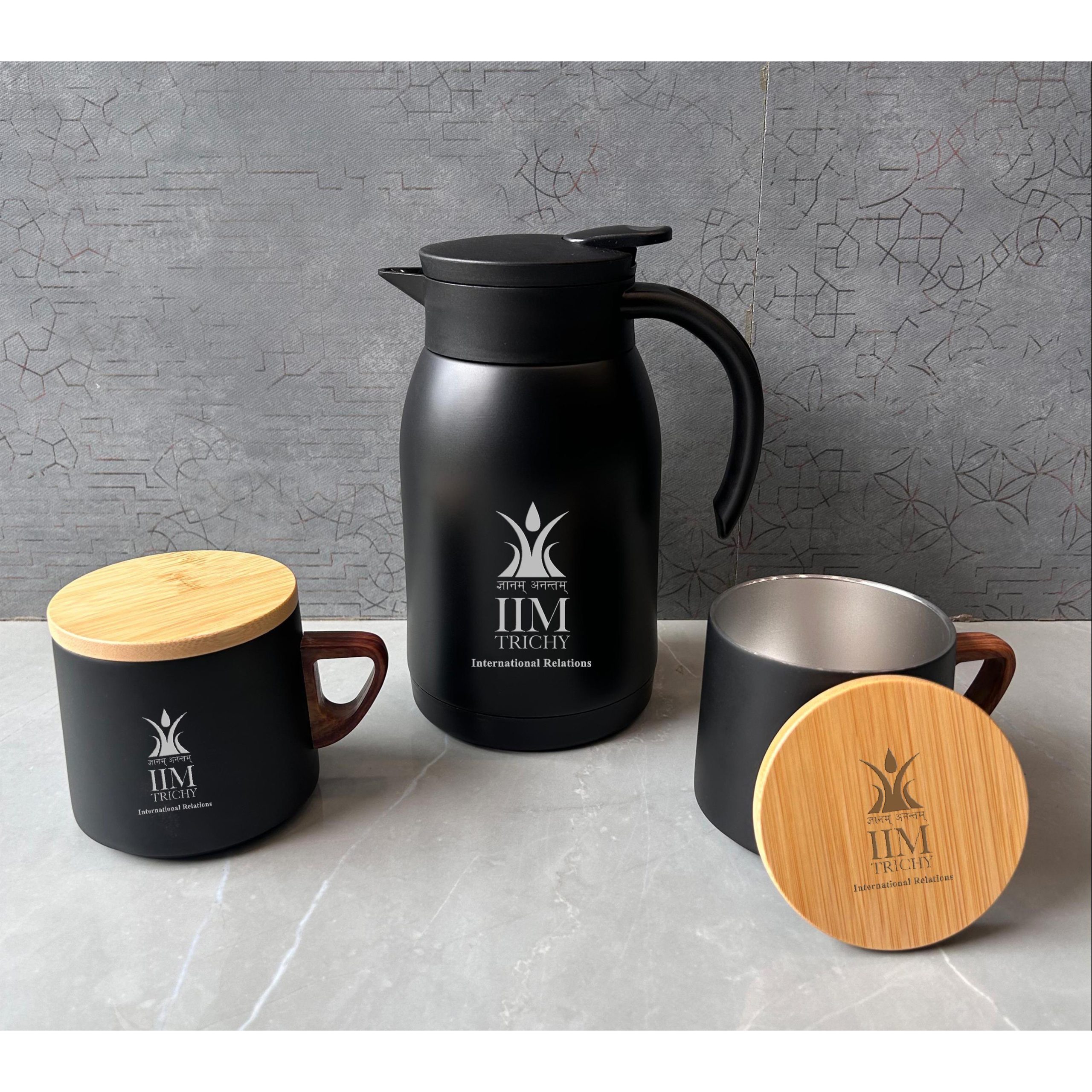 Premium Kettle and Mug Set with Wooden Lid.