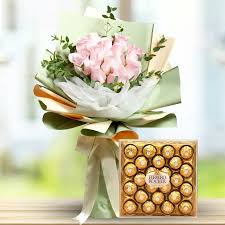 Ravishing Pink Roses Bouquet with Ferrero Rocher combo