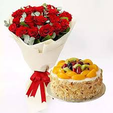 Ravishing Red Roses Bouquet with fresh Fruit cake