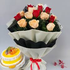 Red and Peach Roses Bouquet Paired with Fresh fruit cake