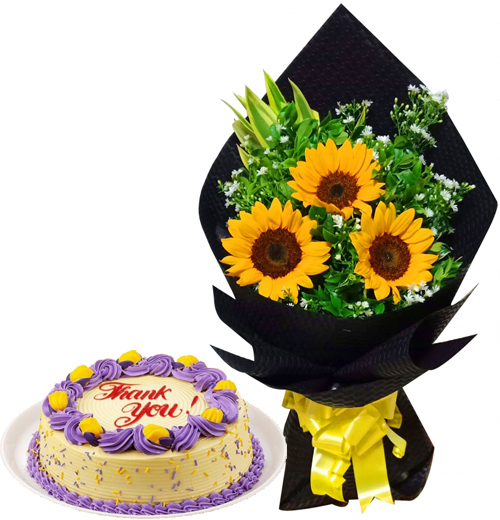 Sumptuous Blueberry Cake with Sunflowers Bunch